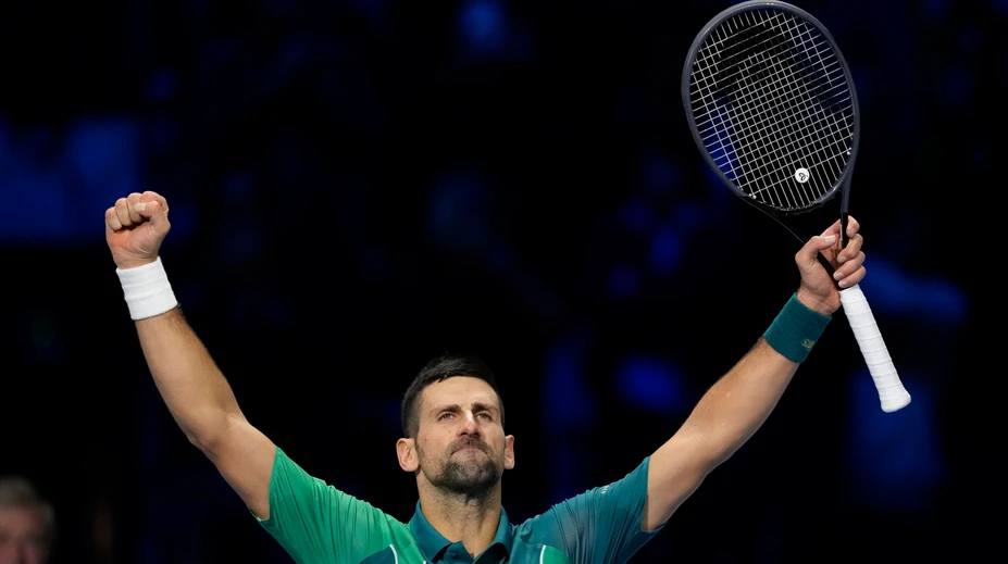 Kráľ Nole nestarne. Djokovič siedmykrát ovládol turnaj majstrov a prekonal Federera