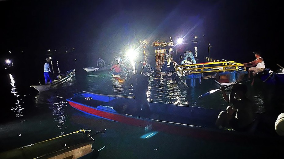 V Indonézii sa potopil preplnený trajekt. O život prišlo 15 ľudí, ďalších 19 je nezvestných