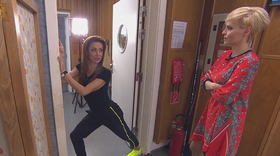 Ste dolámaní zo sedenia v kancelárii? Tu je pár cvikov ako využiť dvere