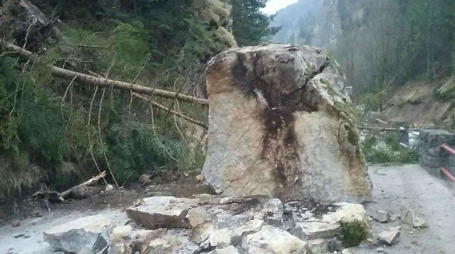Obrovský balvan spadol na cestu vo Vrátnej doline. Keby vtedy išlo auto, tragédia by bola nezvratná