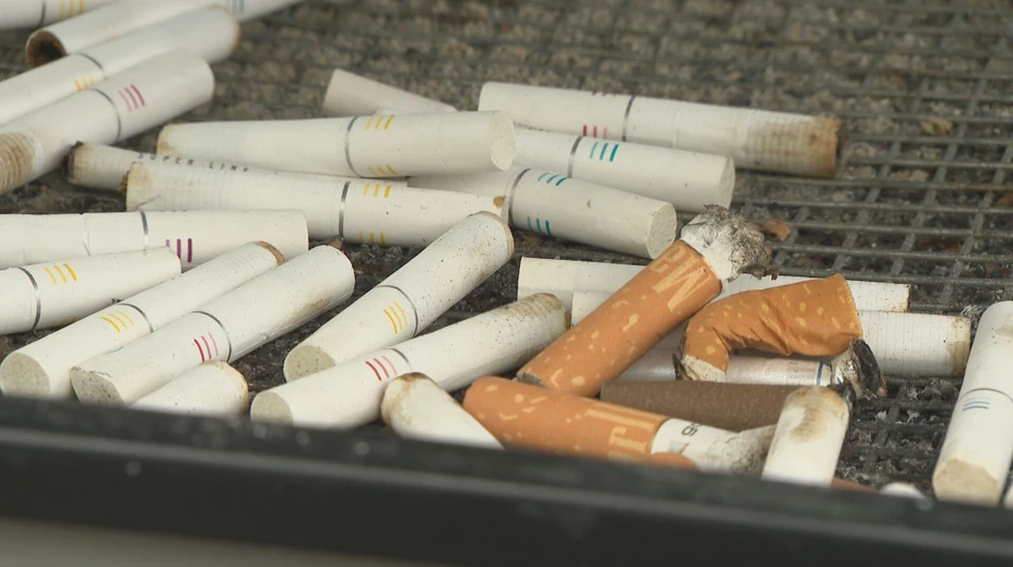 Ulice miest sú zahltené cigaretovými ohorkami. Nová kampaň ich chce recyklovať, pôjdu do asfaltu