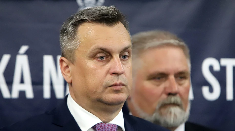 Mimoriadny snem SNS. Rozhodne sa na ňom aj o ďalšom postupe strany