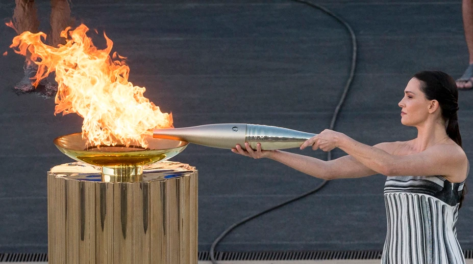 Pracovali na nej nepretržite takmer deväť mesiacov. Pozrite si, ako sa vyrábala olympijská pochodeň