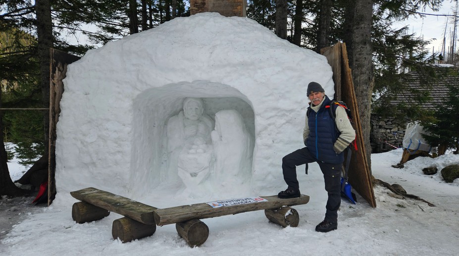 Legendárny betlehem zo snehu vo Vysokých Tatrách je už dokončený. Pozrite sa, ako vyzerá