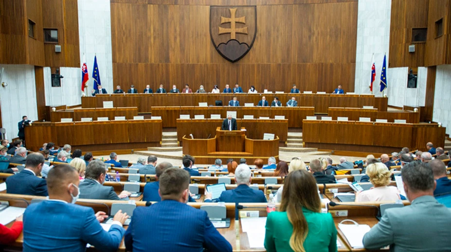 Parlament schválil "podnikateľské kilečko", takéto zmeny obsahuje