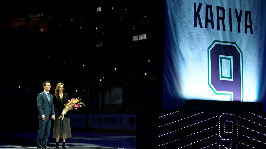 VIDEO: Legenda Anaheimu Paul Kariya sa dočkala vyvesenia dresu pod strop haly
