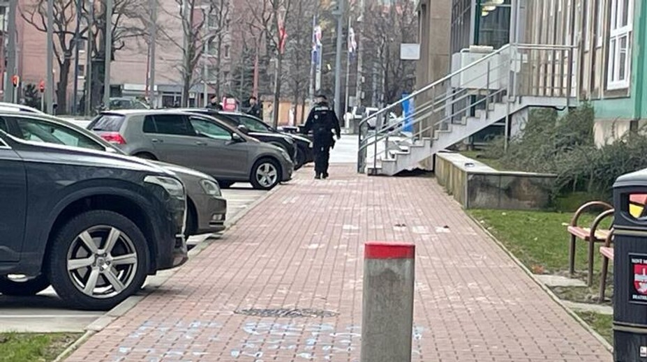 V prípade vyhrážok voči Farmaceutickej fakulte začala polícia trestné stíhanie za šírenie poplašnej správy