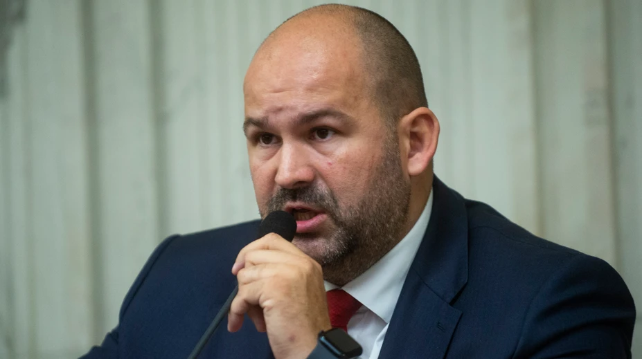 Peter Pčolinský úradnícku vládu odmieta. Po páde vlády by podľa neho mali nasledovať predčasné voľby