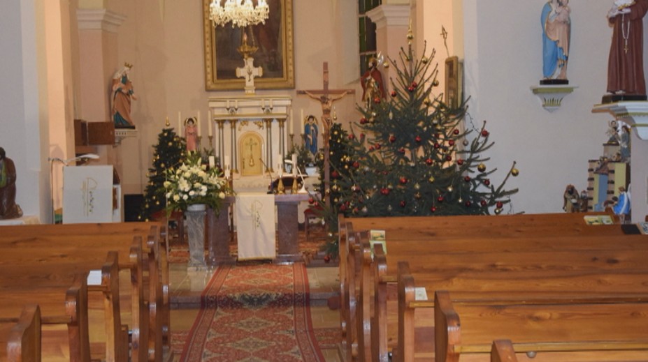 Nezastavili ho ani sviatky. Zlodej z kostola ukradol pokladničky a hudobnú aparatúru