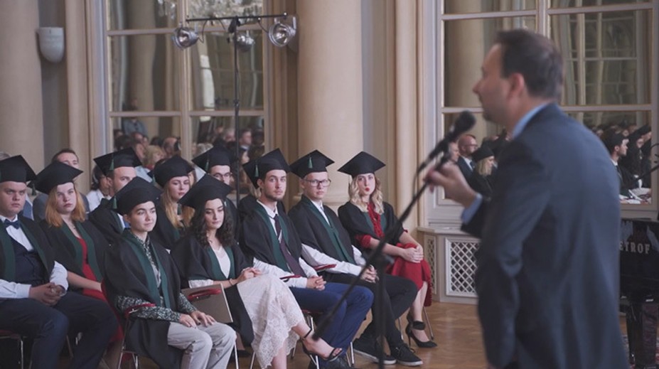 Traja slovenskí absolventi Harvardu a Oxfordu sa podelili o skúsenosti zo školy i praxe