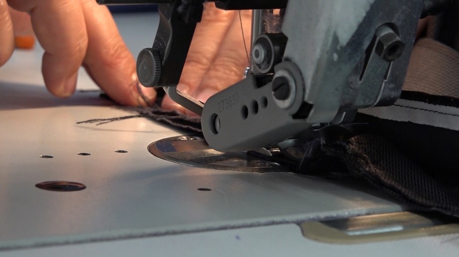 Stovky ľudí, ktorí šili v Bánovciach rúška, prídu na čas o prácu