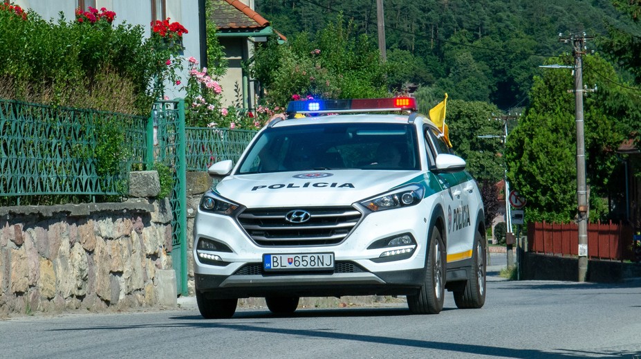 Starenka (92) nechala na chodníku tisíce eur. Podvodník pritom stavil na notoricky známy scenár