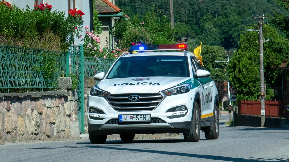 Starenka (92) nechala na chodníku tisíce eur. Podvodník pritom stavil na notoricky známy scenár
