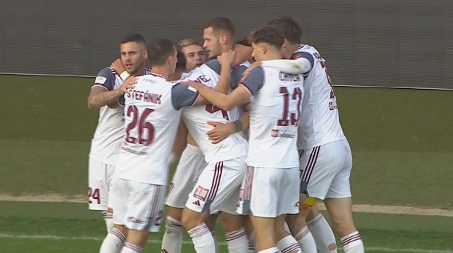 VIDEO: Komárno neuspelo ani doma s Podbrezovou. Hostí spasil v závere pekným gólom Galčík
