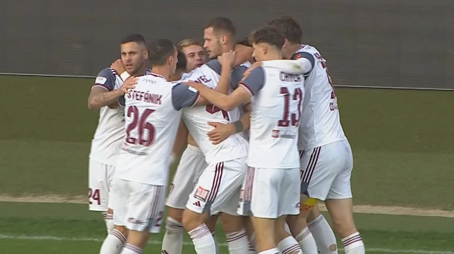 VIDEO: Komárno neuspelo ani doma s Podbrezovou. Hostí spasil v závere pekným gólom Galčík