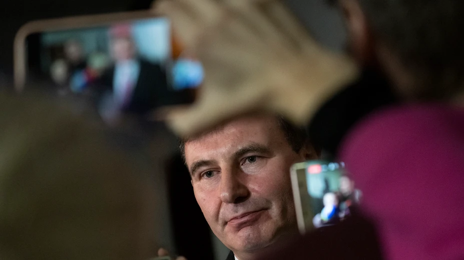 Imrecze trvá na tom, že dostával extra peniaze k platu. Kaliňák aj Brhel to považujú za nezmysel