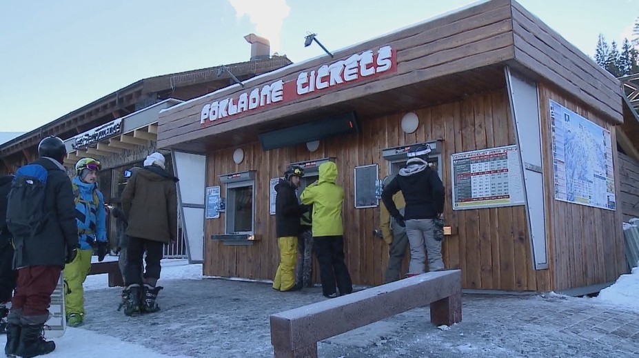 Lyžiarske strediská zverejnili ceny skipasov pre novú sezónu