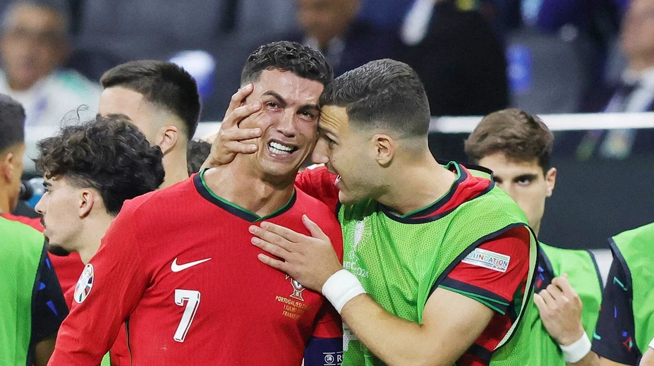 VIDEO: BBC si počas živého prenosu uťahovala z plačúceho Ronalda. Legenda Chelsea provokáciu označila za hanbu