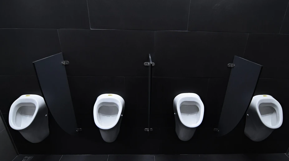 Berlín chce zaviesť na verejných toaletách pisoáre pre ženy