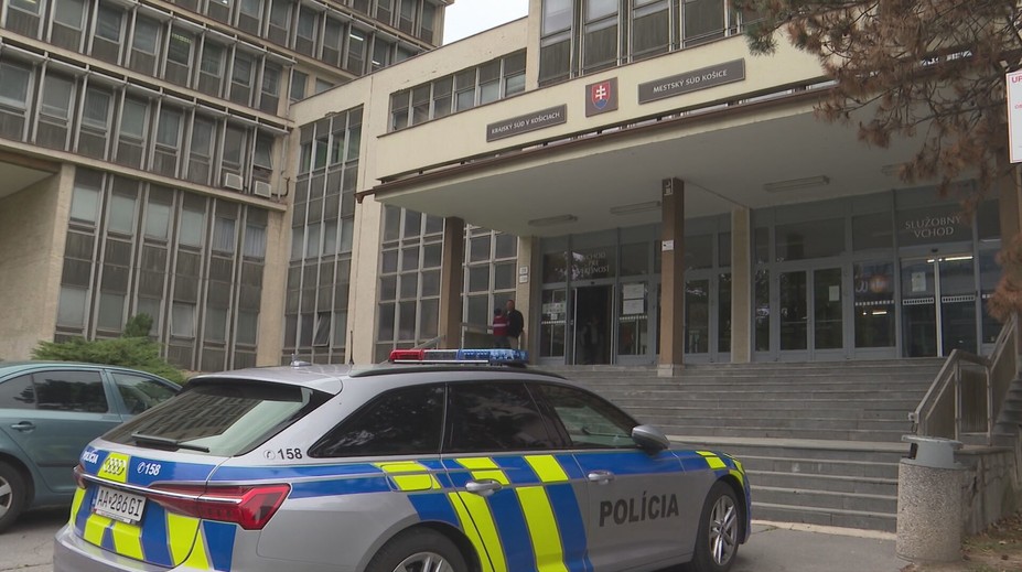 Opitá si sadla za volant a šla ordinovať. Košická gynekologička však na parkovisku nabúrala