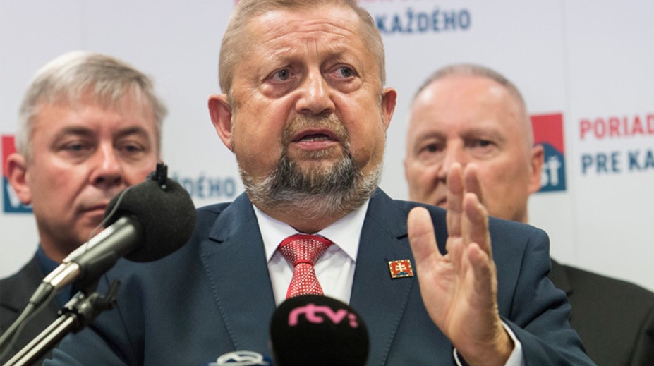 Strana Vlasť žiada veriteľov, aby sa vzdali nároku na vrátenie peňazí