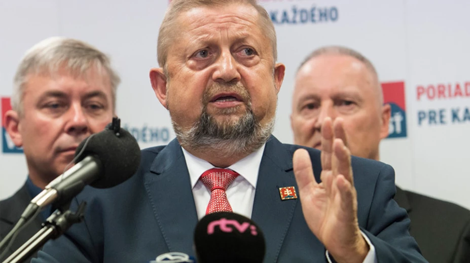 Strana Vlasť žiada veriteľov, aby sa vzdali nároku na vrátenie peňazí