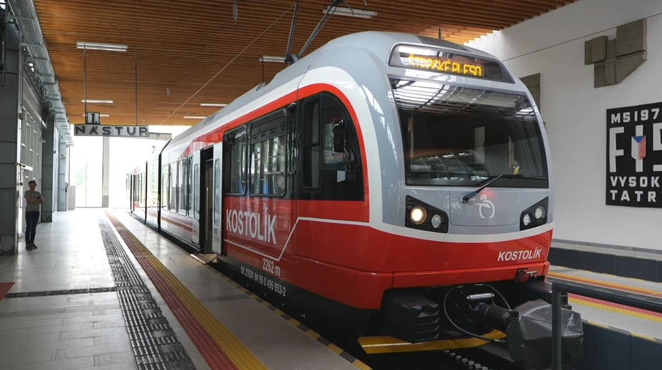 Z ničoho nič zostane stáť na trati. Turisti v Tatrách sa sťažujú na novú zubačku
