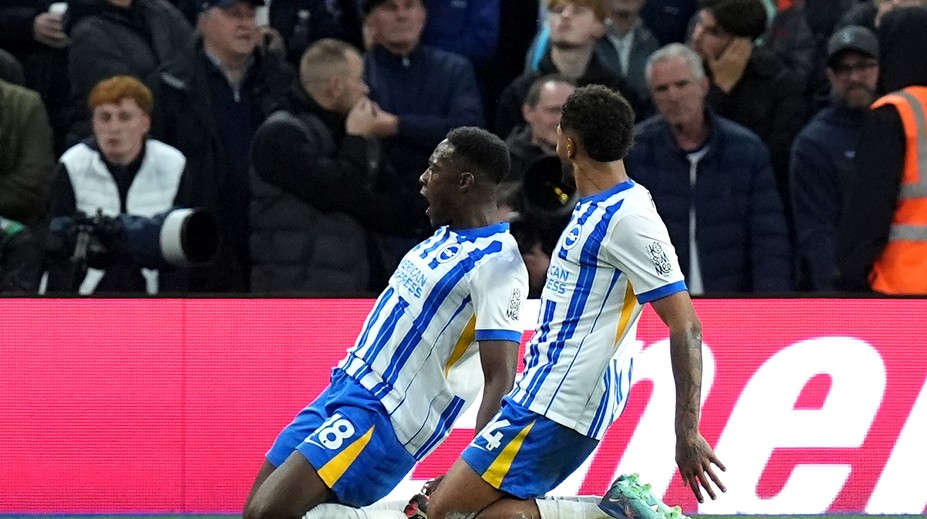 Brighton zmazal dvojgólové manko za 18 minút. United neskóroval ani proti Aston Ville, je až štrnásty