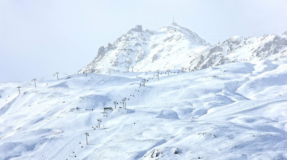 Luxusné lyžiarske stredisko St. Moritz je v karanténe. Hlásia prítomnosť zmutovaného koronavírusu