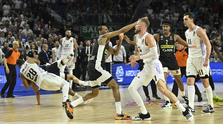 VIDEO: Hromadná bitka hráčov Realu a Partizanu ukončila euroligový zápas