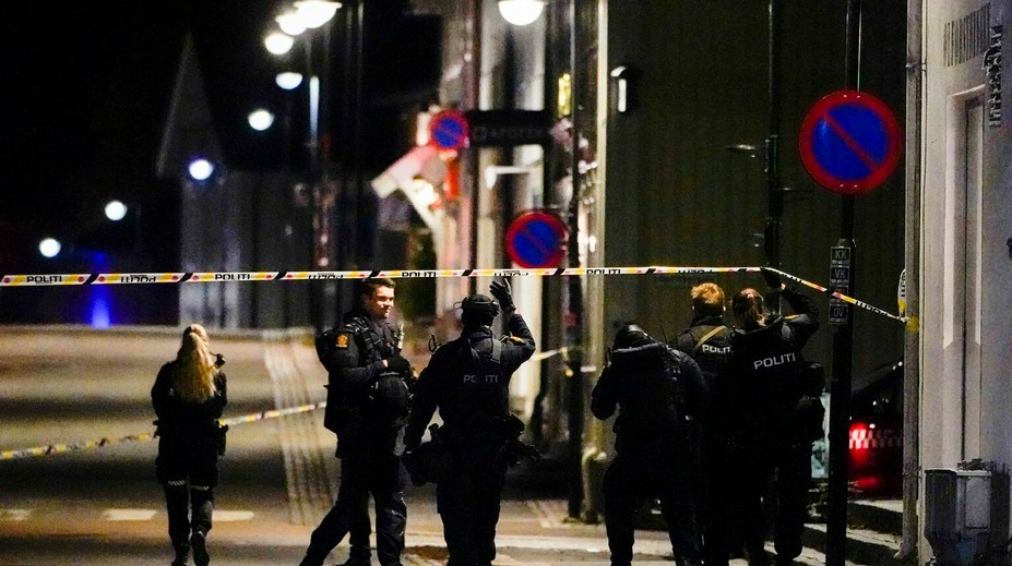 Nórska polícia uviedla, že muž s lukom útočil v Kongsbergu celkovo až na 24 ľudí