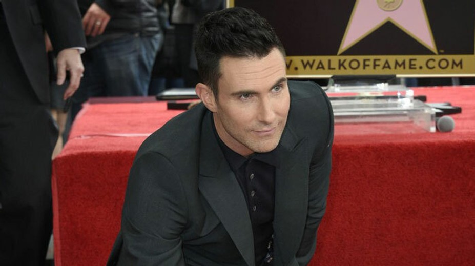 Spoznali by ste ho? Spevák z Maroon 5 kedysi pripomínal skôr Tarzana