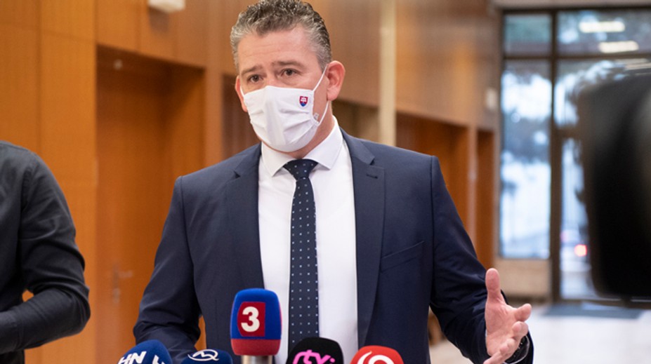 Minister Mikulec sa vyjadril k zadržaniu poslanca Medveckého počas utorkového protestu