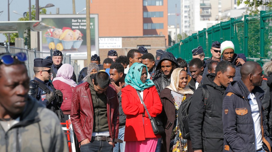 Americká vláda chce, aby armáda vykonávala zdravotné prehliadky migrantov