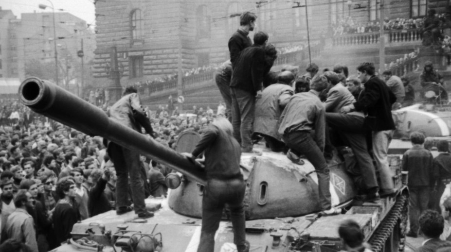 Maďarsko malo v roku 1968 využiť okupáciu a anektovať južné Slovensko, píše maďarský denník