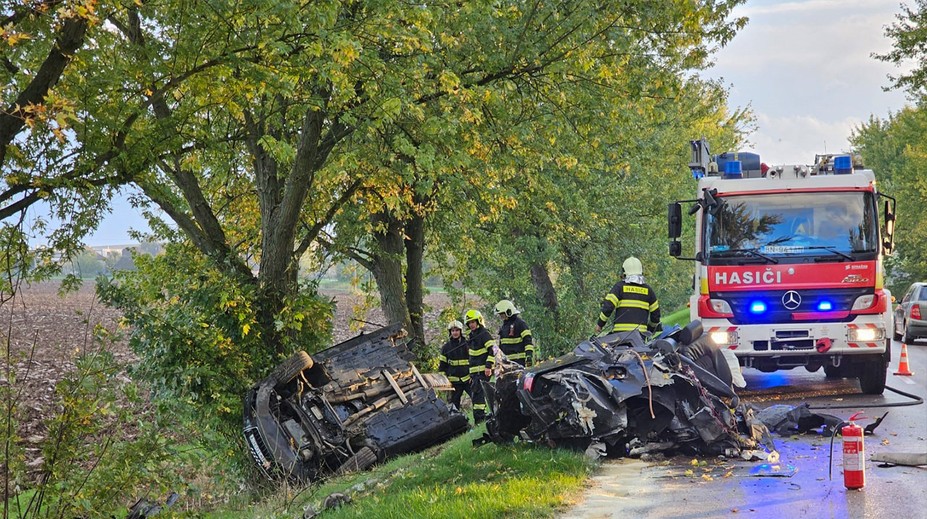 Hrozivo vyzerajúca nehoda v Trenčianskom kraji. Mladému vodičovi sa akoby zázrakom nič nestalo
