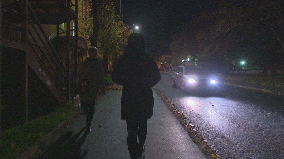 Skoré stmievanie prináša dilemu - dobrý deň či večer? Takto sa má zdraviť po správnosti