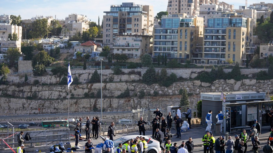 VIDEO: Hamas udrel v Jeruzaleme. Streľba na zastávke má najmenej tri obete, útočníkov zneškodnili
