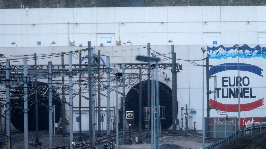 Niekoľkohodinové meškanie a rušenie spojov. Taká je situácia v eurotuneli