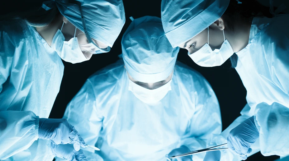 Muž mal podstúpiť operáciu žlčníka. Po neuveriteľnej chybe má doživotné následky