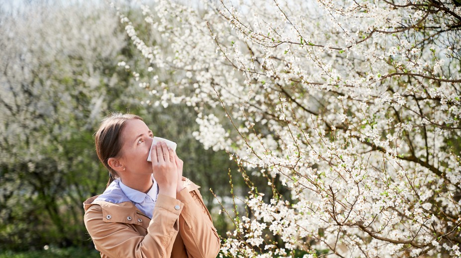 Skorý príchod jari trápi alergikov. Liečba príznakov však nemusí uspávať, alergiu sa dá aj vyliečiť