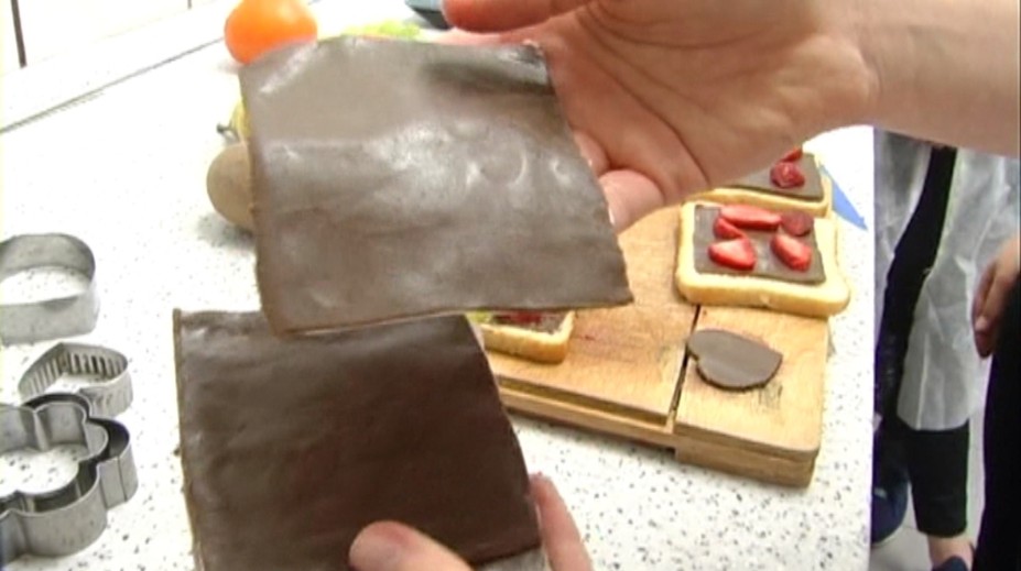 Gymnazisti z Tisovca vyrobili netradičnú delikatesu. Zbehnú sa vám sliny