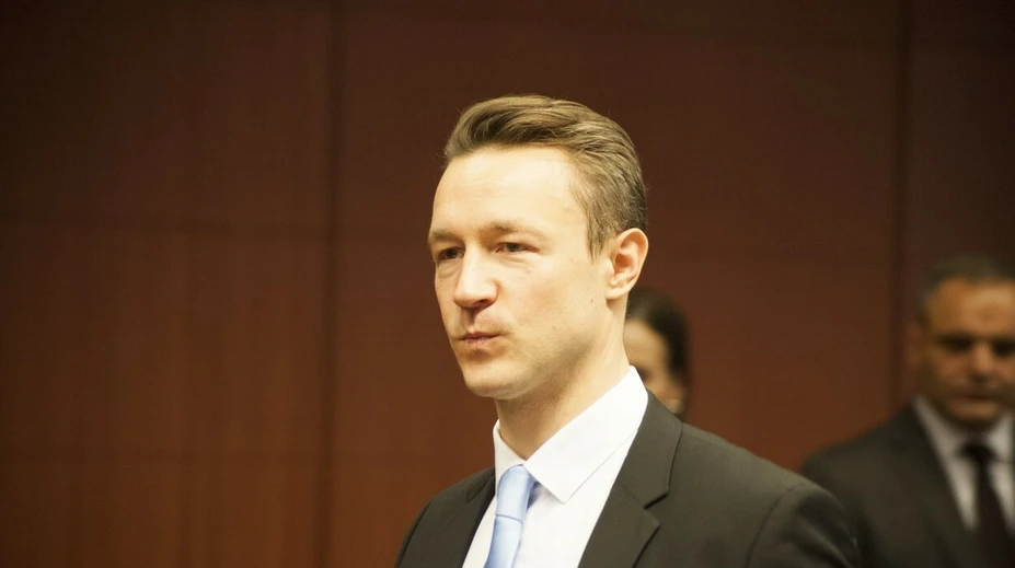 Rakúsky minister financií je podozrivý z korupcie, vykonali u neho prehliadku