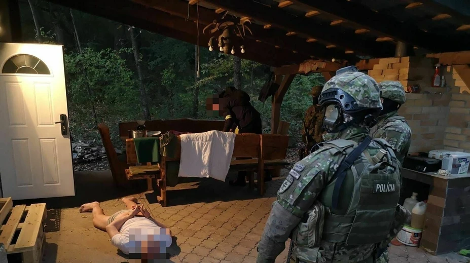 Polícia v akcii Pavúk zadržala hlavu organizovanej skupiny prevádzačov