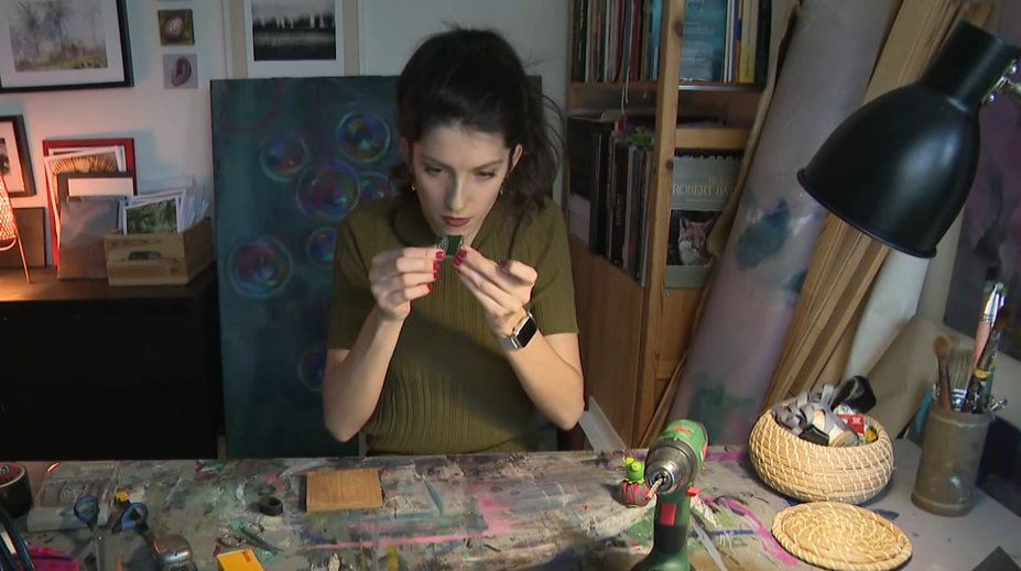 Fotí prostredníctvom jablka či kalkulačky. Anežka tvorí unikátne fotografie