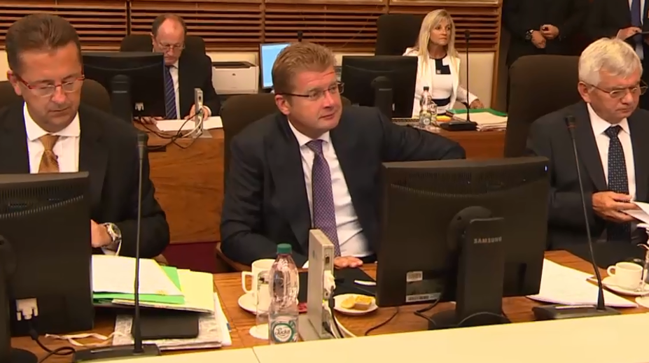 Vláda sa netradične zaoberala mŕtvym vtákom. Čo sa stalo?