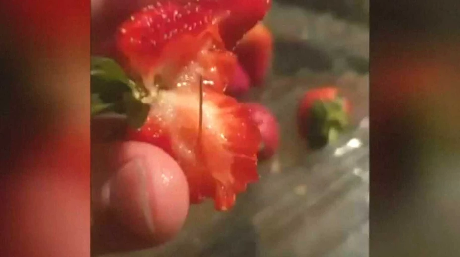 Žena, ktorá schovávala ihly do jahôd, sa postavila pred súd. Prečo to robila?