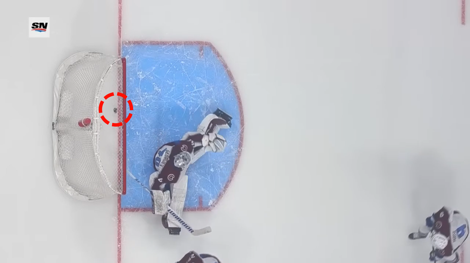 VIDEO: Gól, aký ste ešte nevideli. Puk preťal bránkovú čiaru len vo vzduchu a potom sa vrátil späť do hry