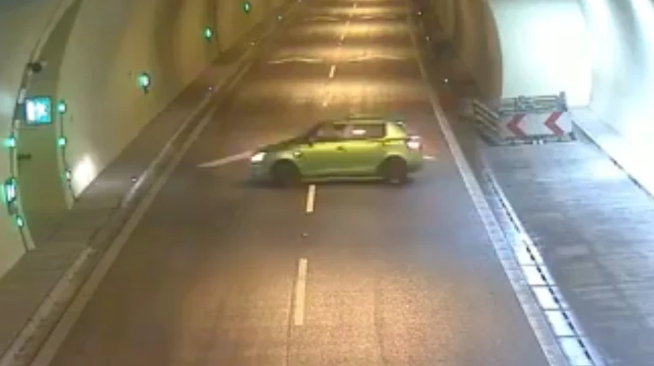 VIDEO: Pomýlil si cestu? Vodič sa otočil priamo v tuneli, ohrozil viacero áut