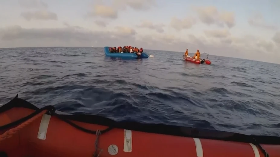 Pri brehoch Mauritánie sa potopila loď s migrantmi, medzi 58 mŕtvymi sú aj ženy a deti